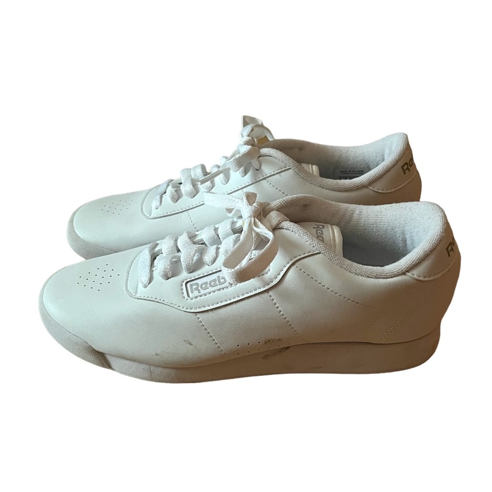 Vintage white Reebok athletic-style sneakers in size women's 7